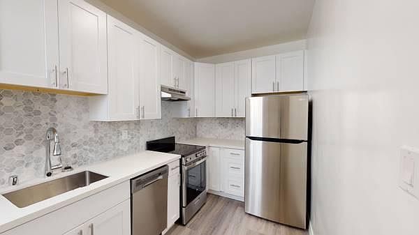 1st image of 1935 Jefferson St #102