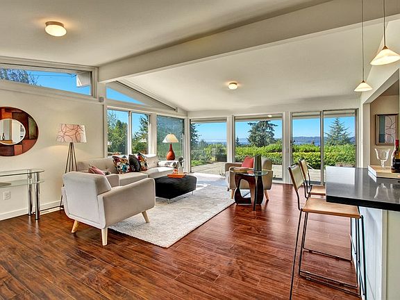 3rd image of 22805 Thunderbird Dr S