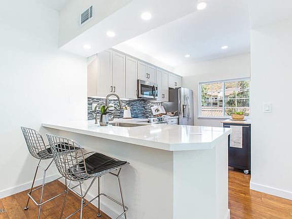 4th image of 5792 Oak Bend Ln Unit 101