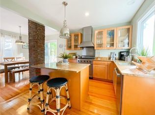 5 Conrad Ct, Newport, RI 02840