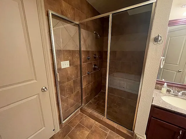102 N Locust St — Photo 11