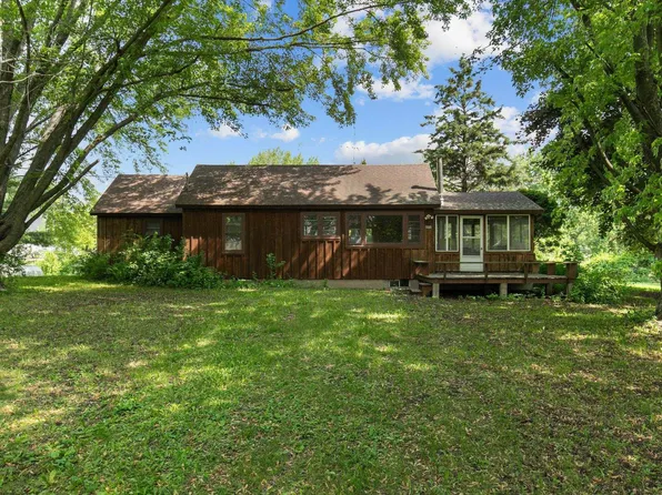 8950 Pine Ln, Fremont, WI 54940