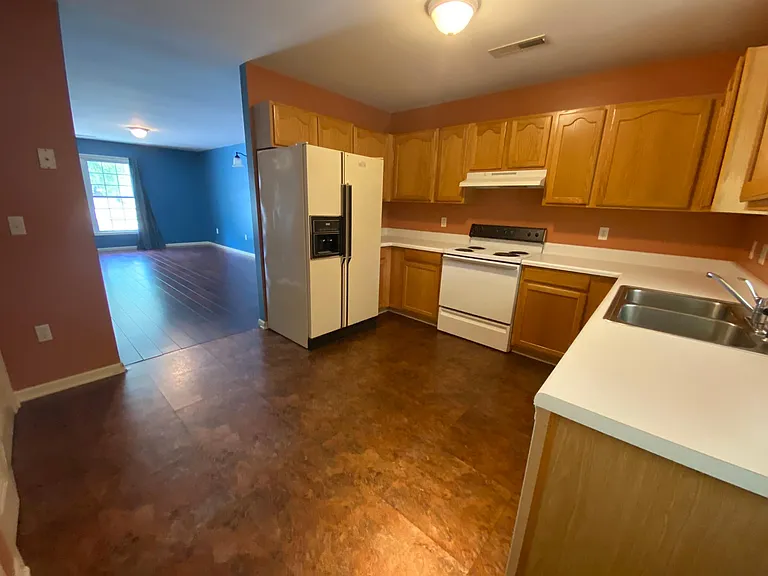 115 Heatherbrook Ct #B — Photo 2