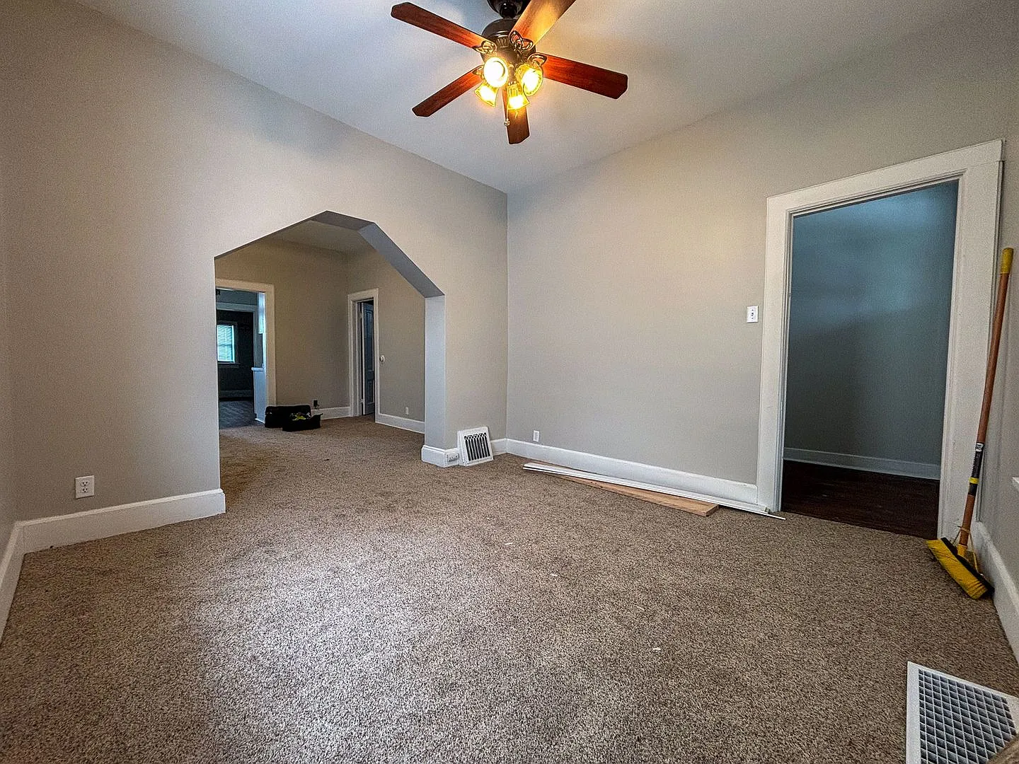 2 Bedroom / 1 Bath Home off 15th and Martha with Off Street Parking! — Photo 1