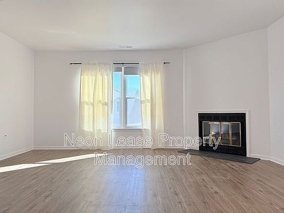2nd image of 400 Franklin St