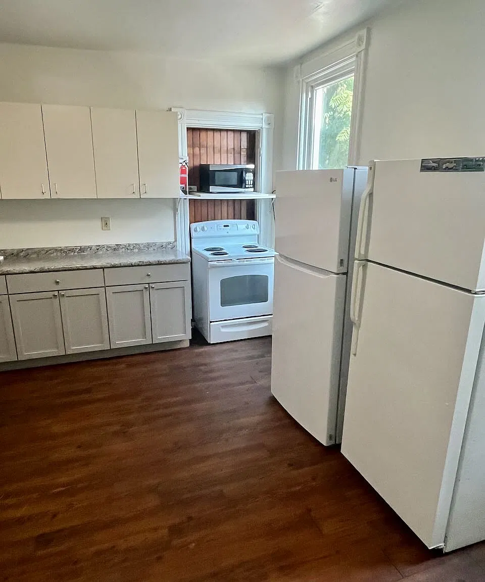 6 bed, 3000 sqft, $4,350 — Photo 4