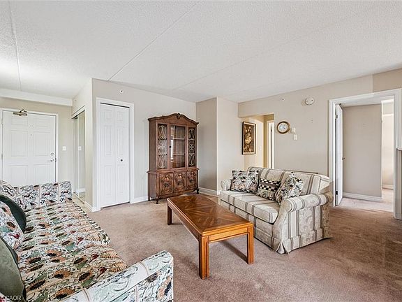 3rd image of 415 Grange Rd