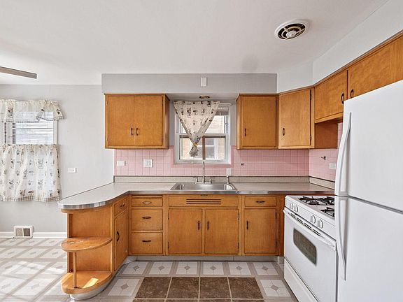 5th image of 5429 N Kimball Ave #1