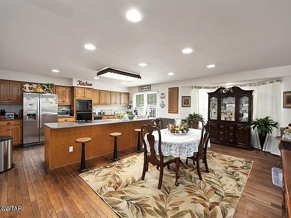 4th image of 1042 Terrace St