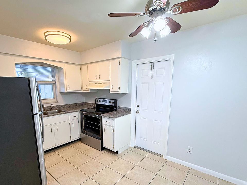 1st image of 909 SE 14th Ct #11309890