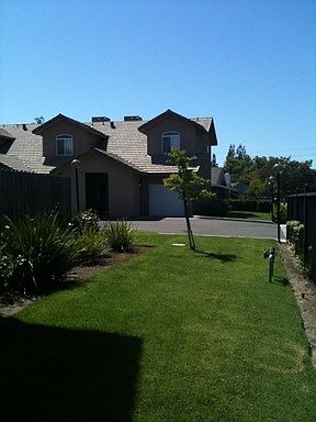 1st image of 944 E Ashlan Ave APT 104