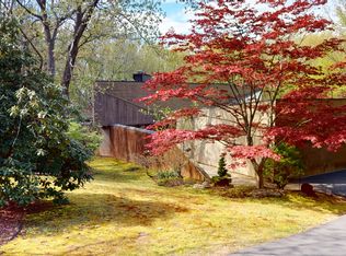 97 Wyneding Hill Rd, Manchester, CT 06040