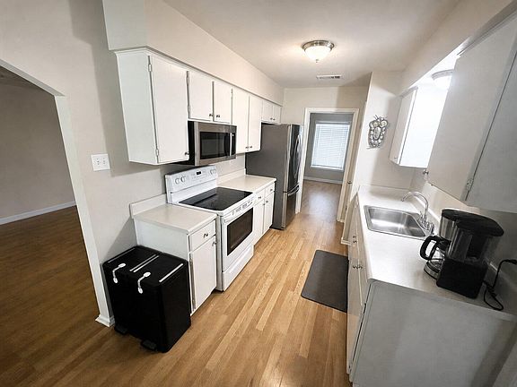 3rd image of 1105 Green Meadow Dr