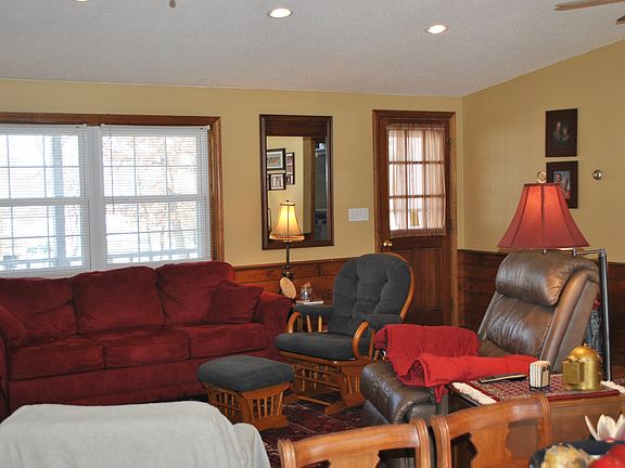 4th image of 38 Greenwood Dr