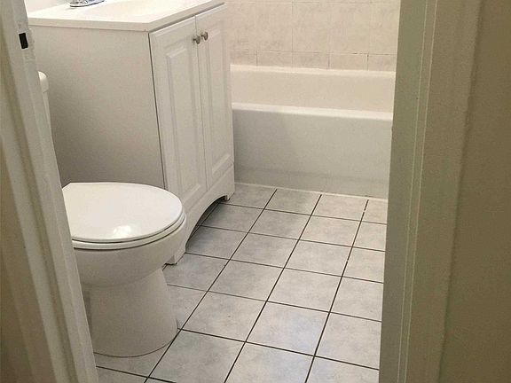 5th image of 147-25 38th Ave APT F25