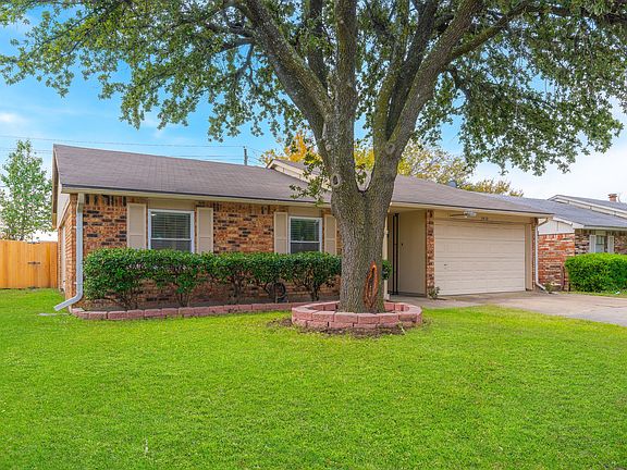 3rd image of 3410 Maple Ln