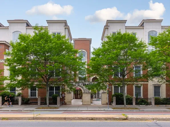 2440 Massachusetts Ave Unit 3, Cambridge, MA 02140