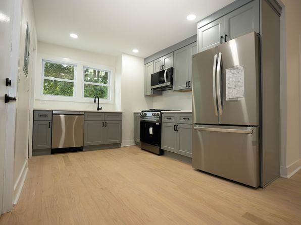 37 Llewellyn Ave FLOOR 3