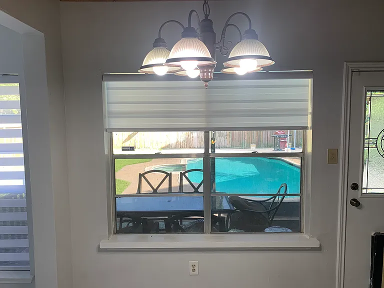 4.BreakfastArea-PoolView