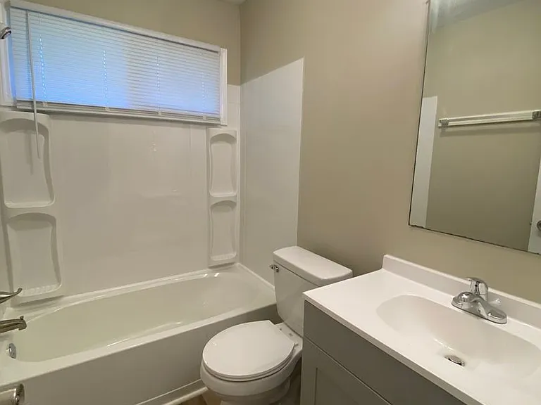 115/117 Jockey Club Dr — Photo 3