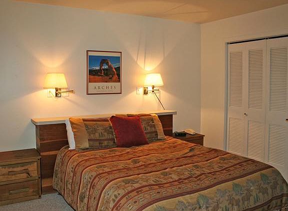 5th image of 1660 Three Kings Dr