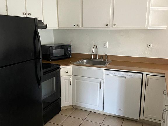 5th image of 825 N Main St APT C