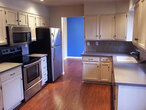 Kitchen w/ stainless steel appliances and hardwood floors