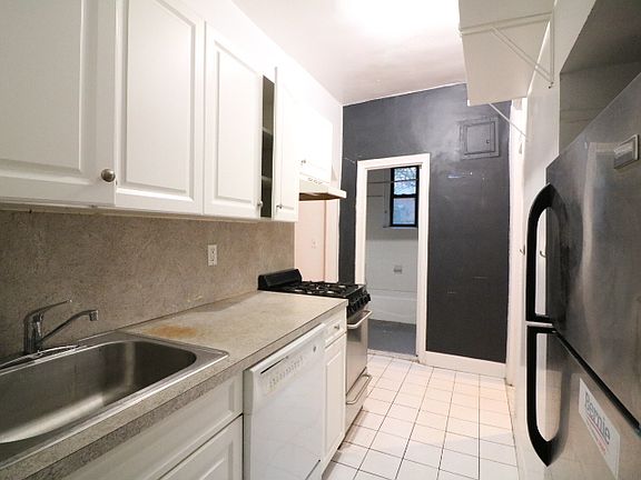 3rd image of 465 W 51st St Front 1-C