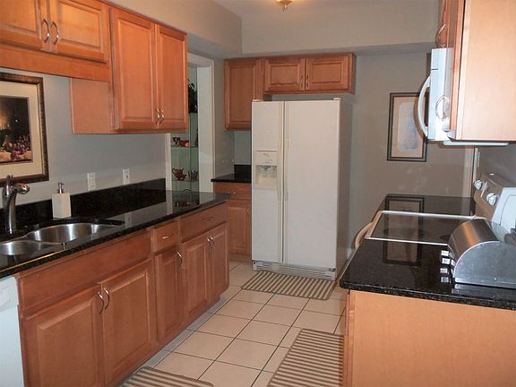 2nd image of 3415 Louise St
