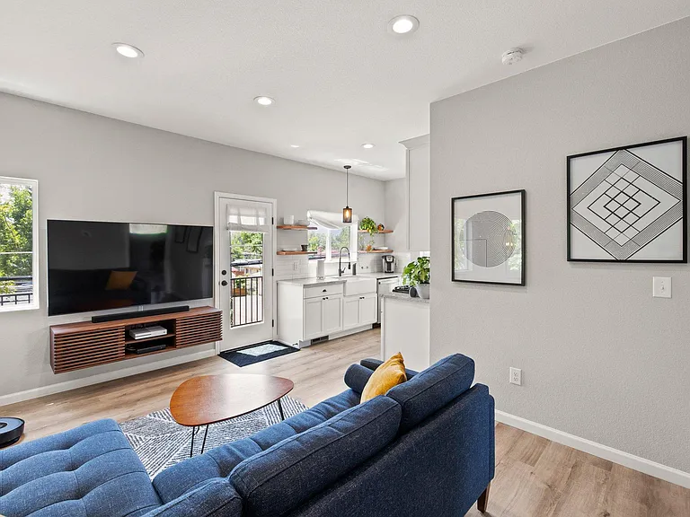 815 E Cache La Poudre St #B — Photo 6