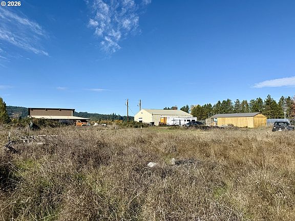 3rd image of 82447 Butte Rd