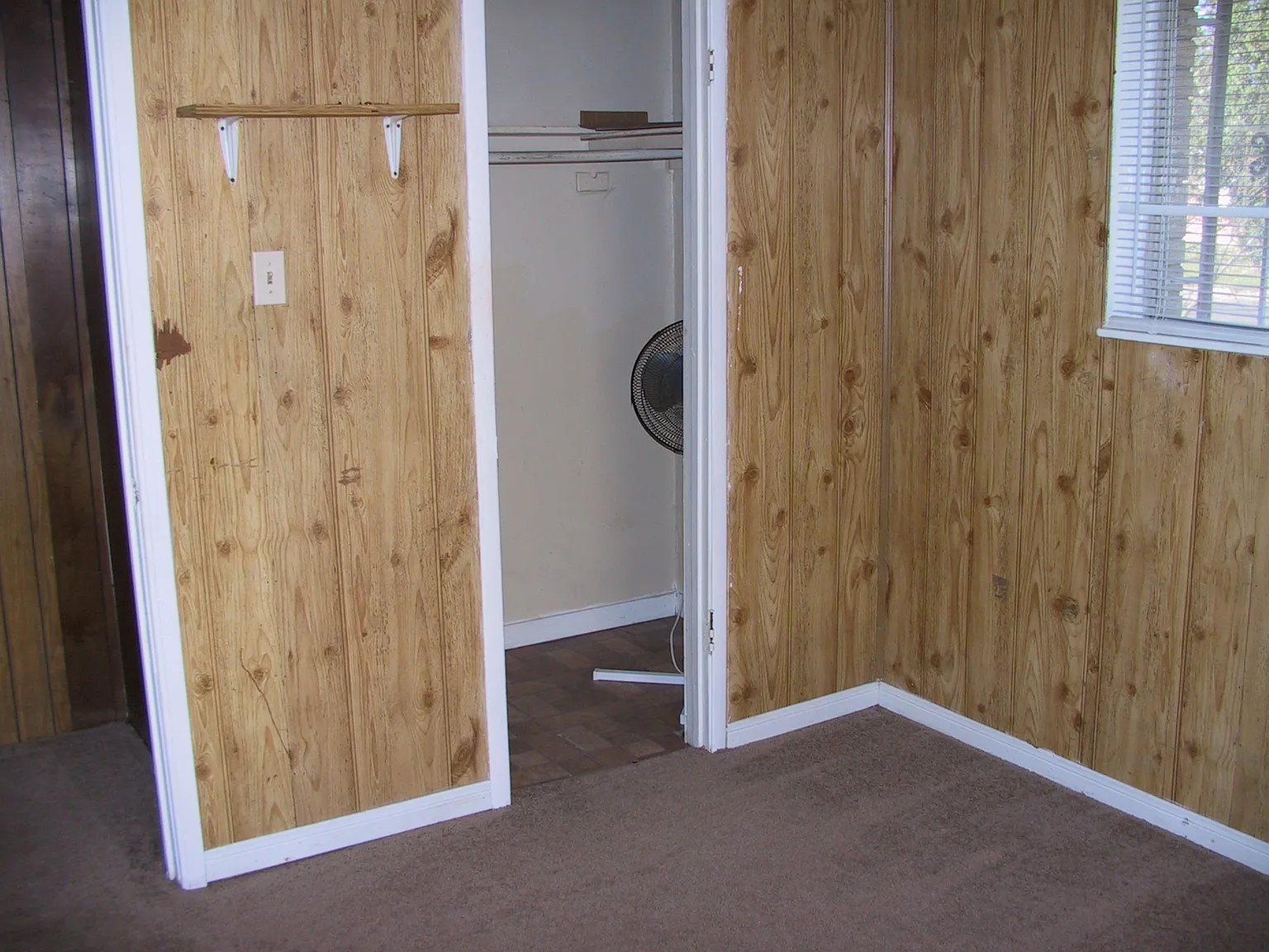 3 bed, $995 — Photo 2