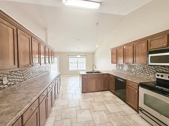 4th image of 4766 Thousand Oaks Blvd