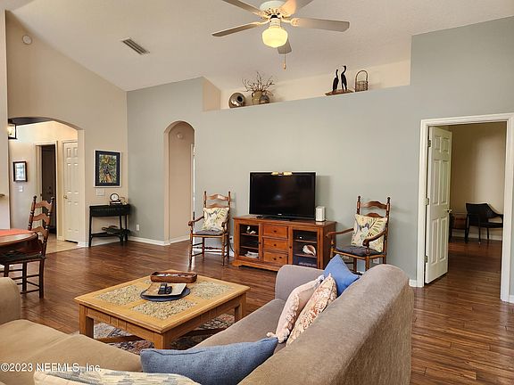 5th image of 612 Sand Isles Cir
