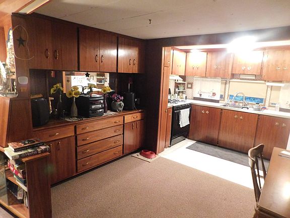 3rd image of 3210 Pineridge Dr