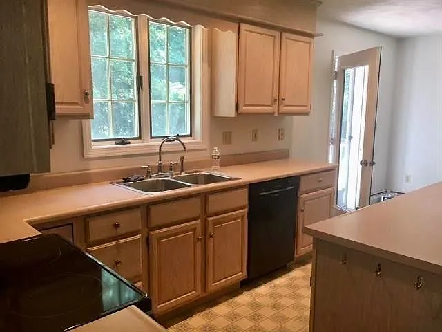 10 Forest Dr — Photo 5