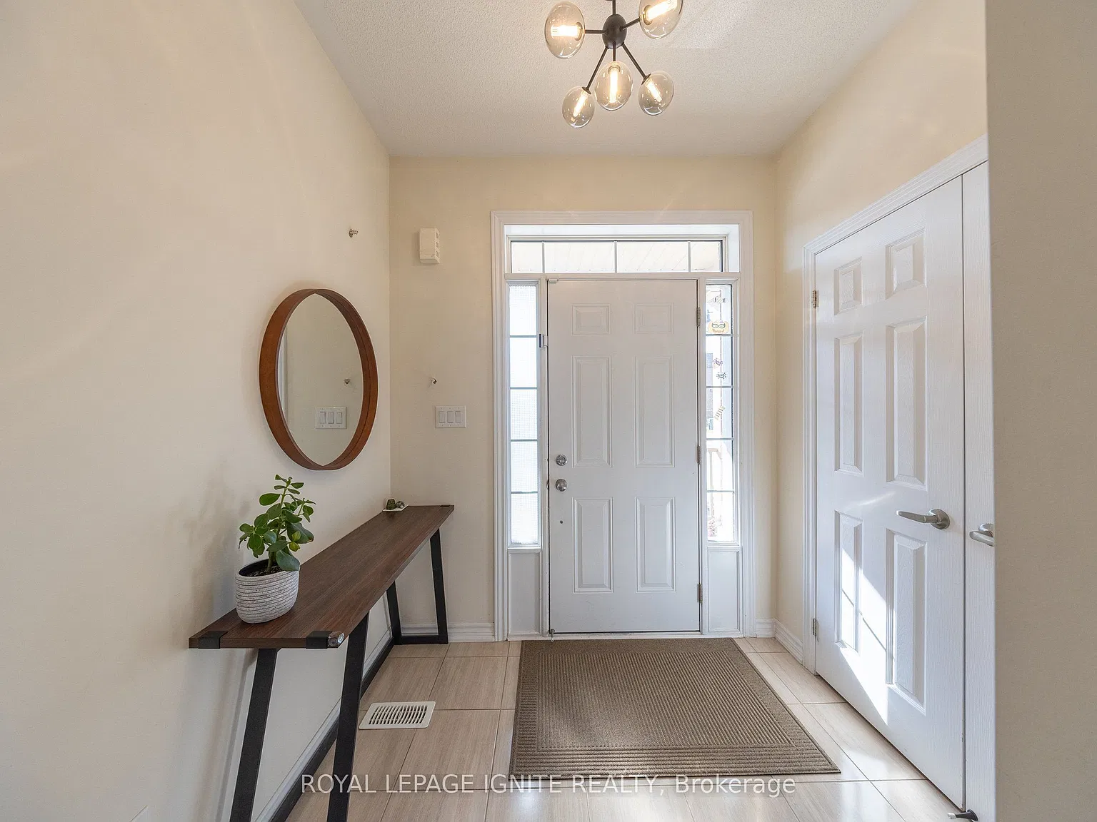 3 bed, $2,949 — Photo 4