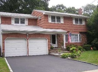 1041 Eglon Ct, Merrick, NY 11566