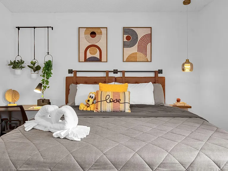 Master bedroom King bed