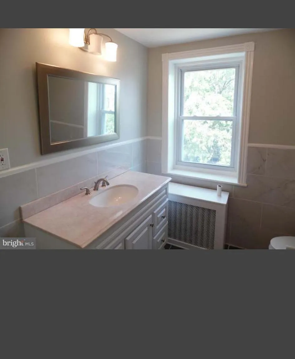 3 bed, 1242 sqft, $1,850 — Photo 3