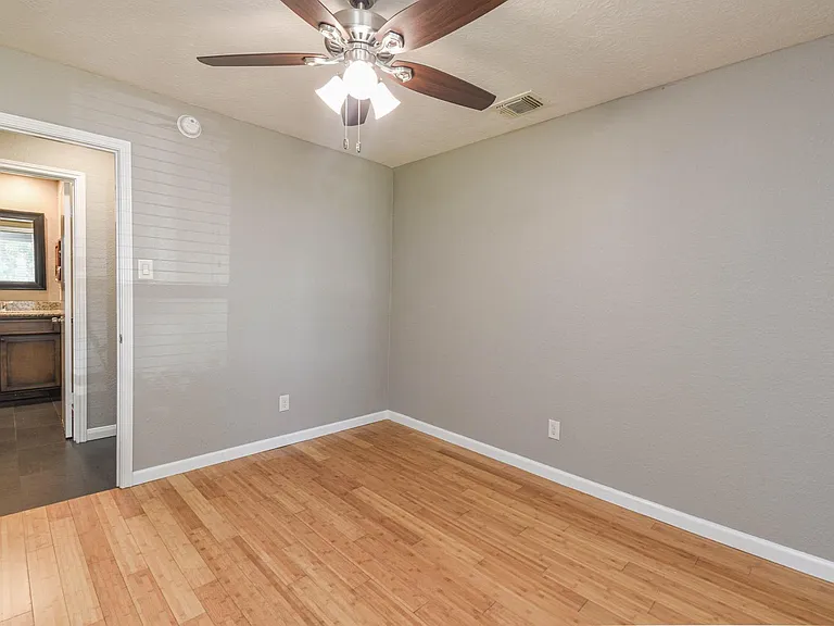 8806 Lakeside Forest Dr — Photo 14