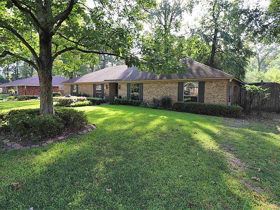 3rd image of 2104 Redwood Dr