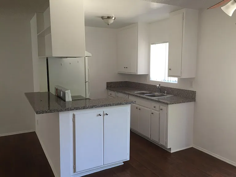 13855 Burbank Blvd #6 — Photo 6