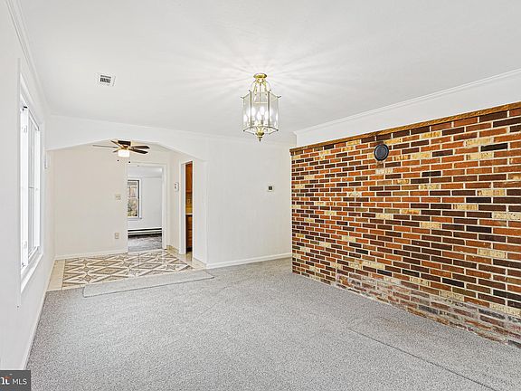 5th image of 1722 Saunders Way