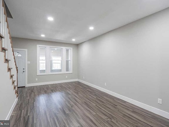 3rd image of 6225 Larchwood Ave