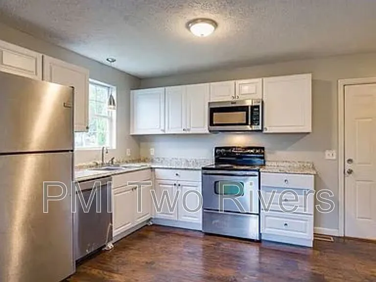 135 Brenda Ln — Photo 10