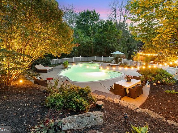 3rd image of 1979 Alcott Rd