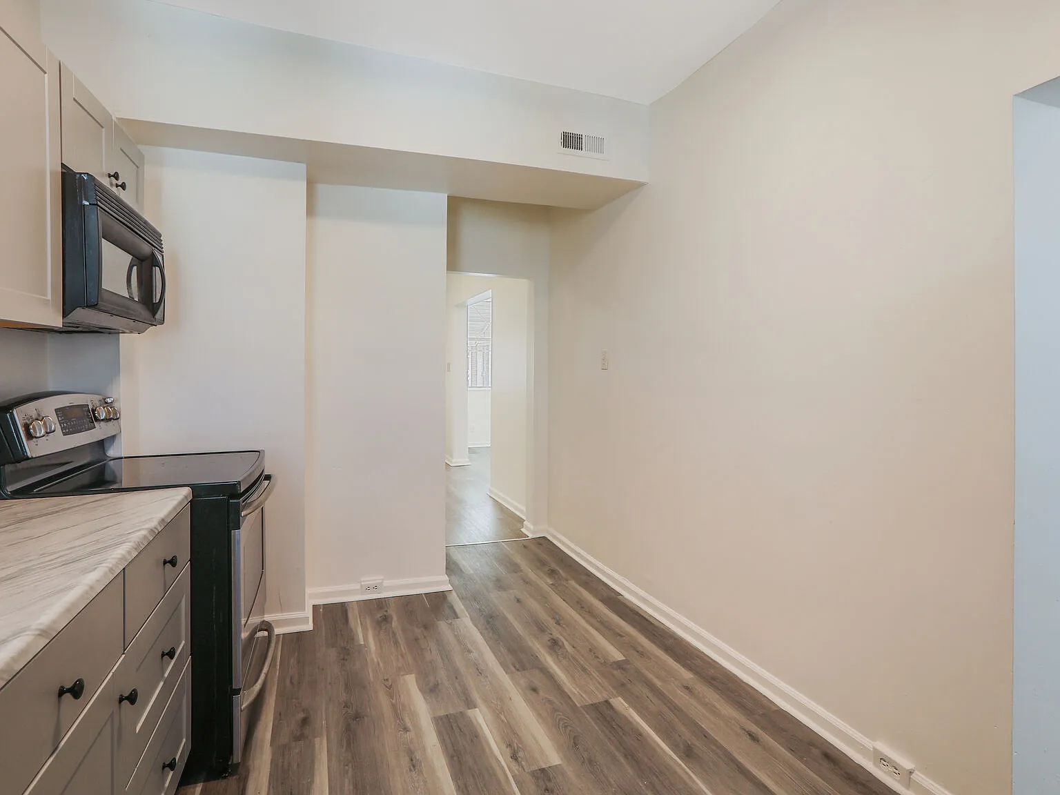 4 bed, 1350 sqft, $1,700 — Photo 4