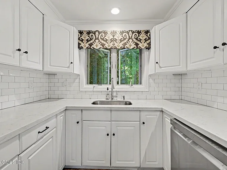 20 Meyer Pl — Photo 10