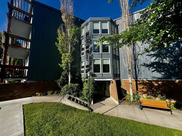 820 W 89th Ave SW #135, Calgary, AB T2V 4N9
